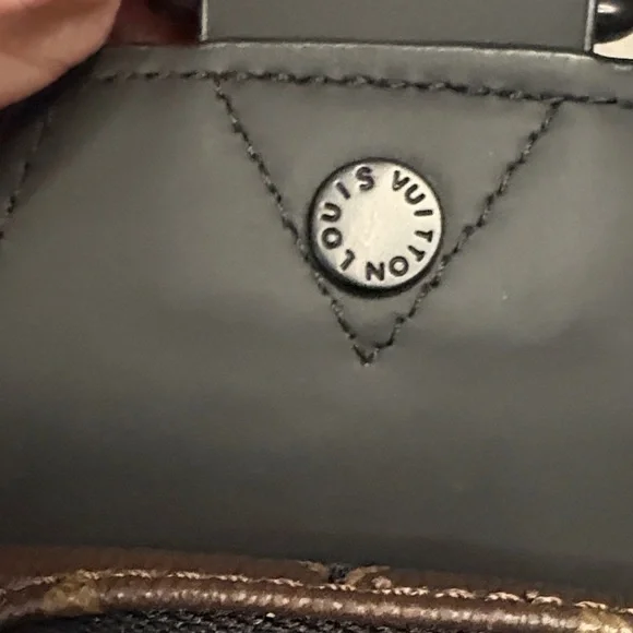 Louis Vuitton Monogram Body Bag - Picture 4 of 8